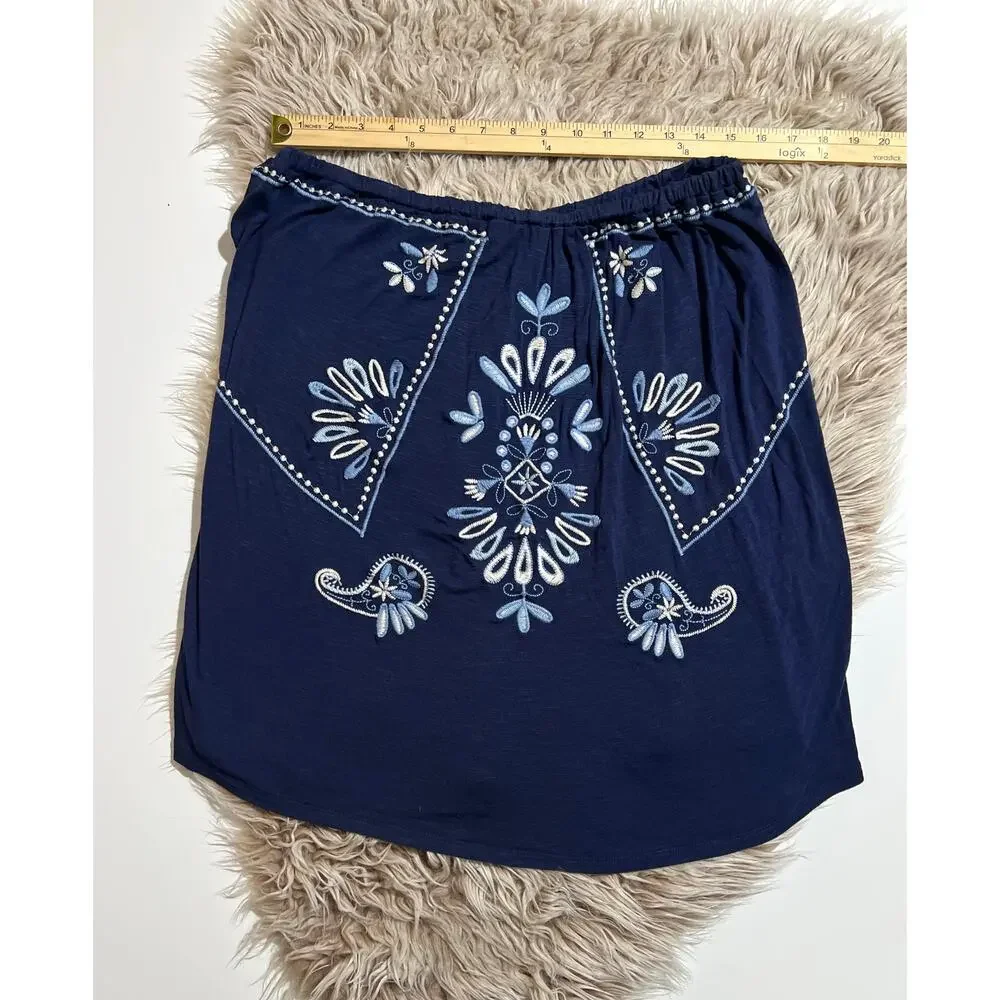 Torrid women’s navy blue embroidered floral skirt